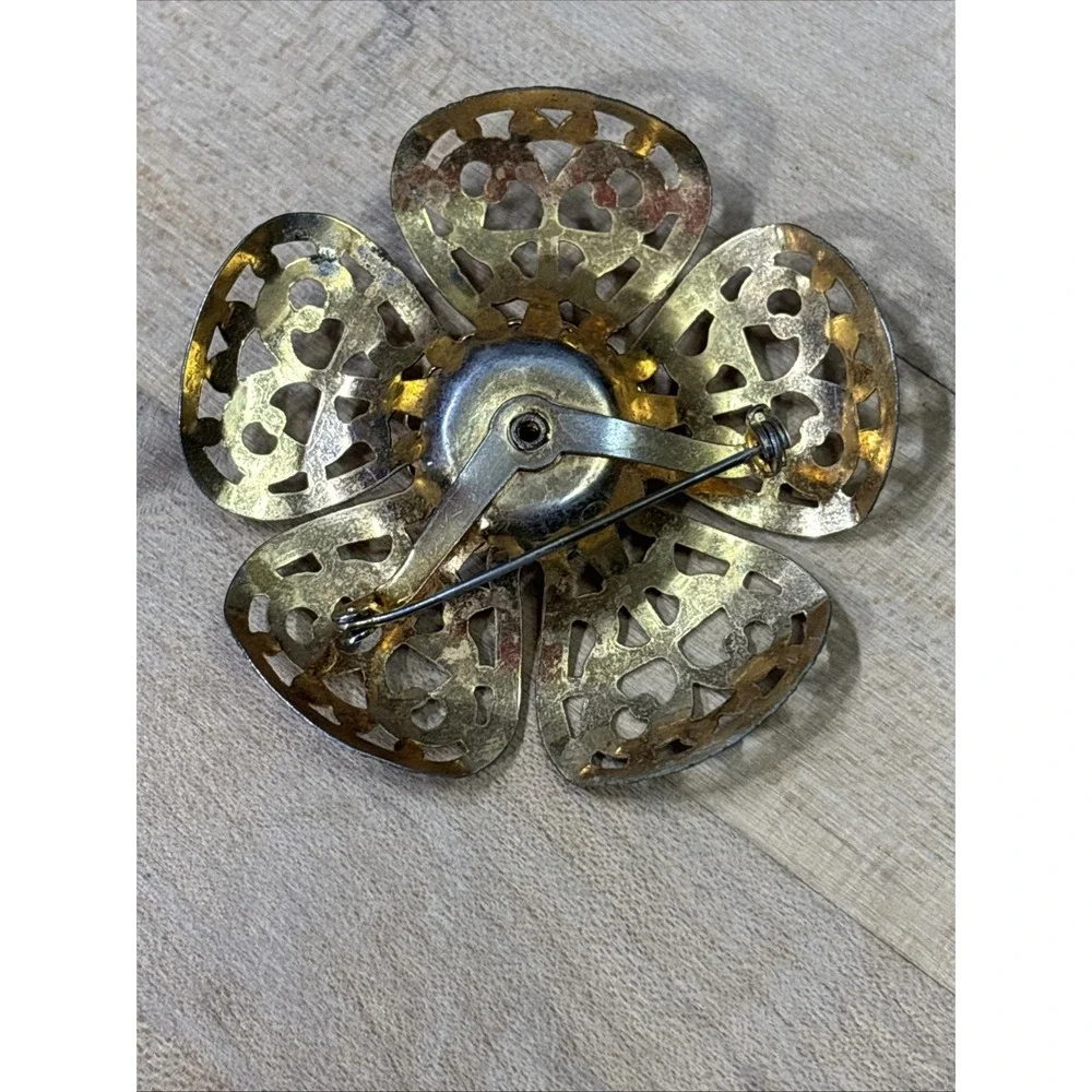 Vintage 1930s Art Deco Gold Tone Filigree Floral Brooch Metal Cabochon Pin